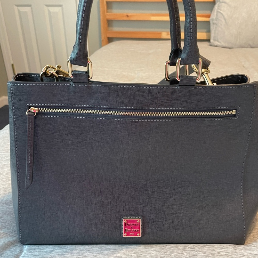 NWOT! DOONEY & BOURKE PEBBLE GRAIN LEATHER